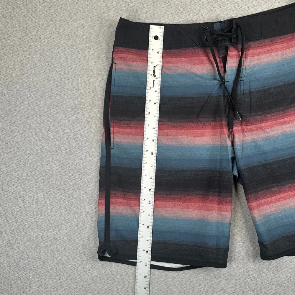 TravisMathew Board Shorts Mens 32 Ombre Stripe Red Blue Black 4-Way Stretch Swim